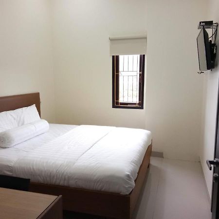 Clean & Comfort Homestay Ambon Exterior photo