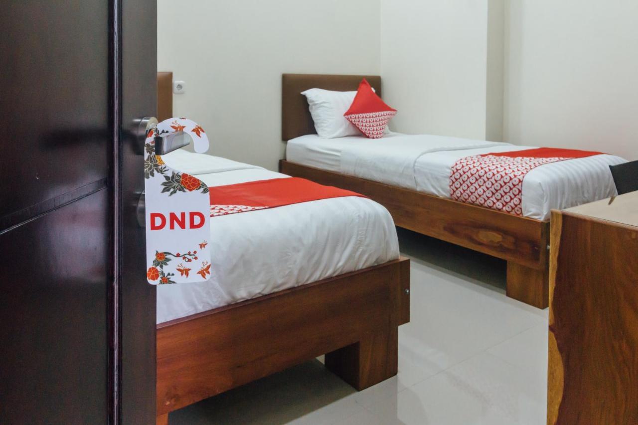 Clean & Comfort Homestay Ambon Exterior photo