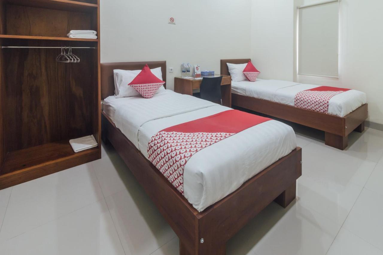 Clean & Comfort Homestay Ambon Exterior photo