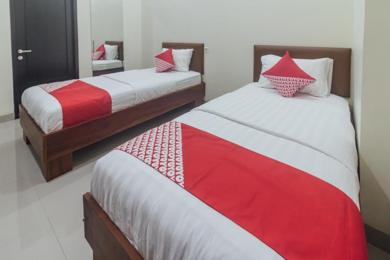 Clean & Comfort Homestay Ambon Exterior photo