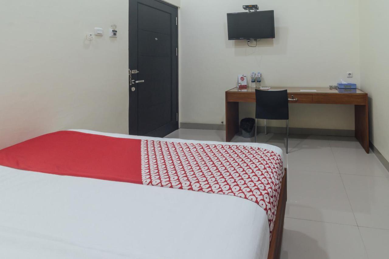 Clean & Comfort Homestay Ambon Exterior photo