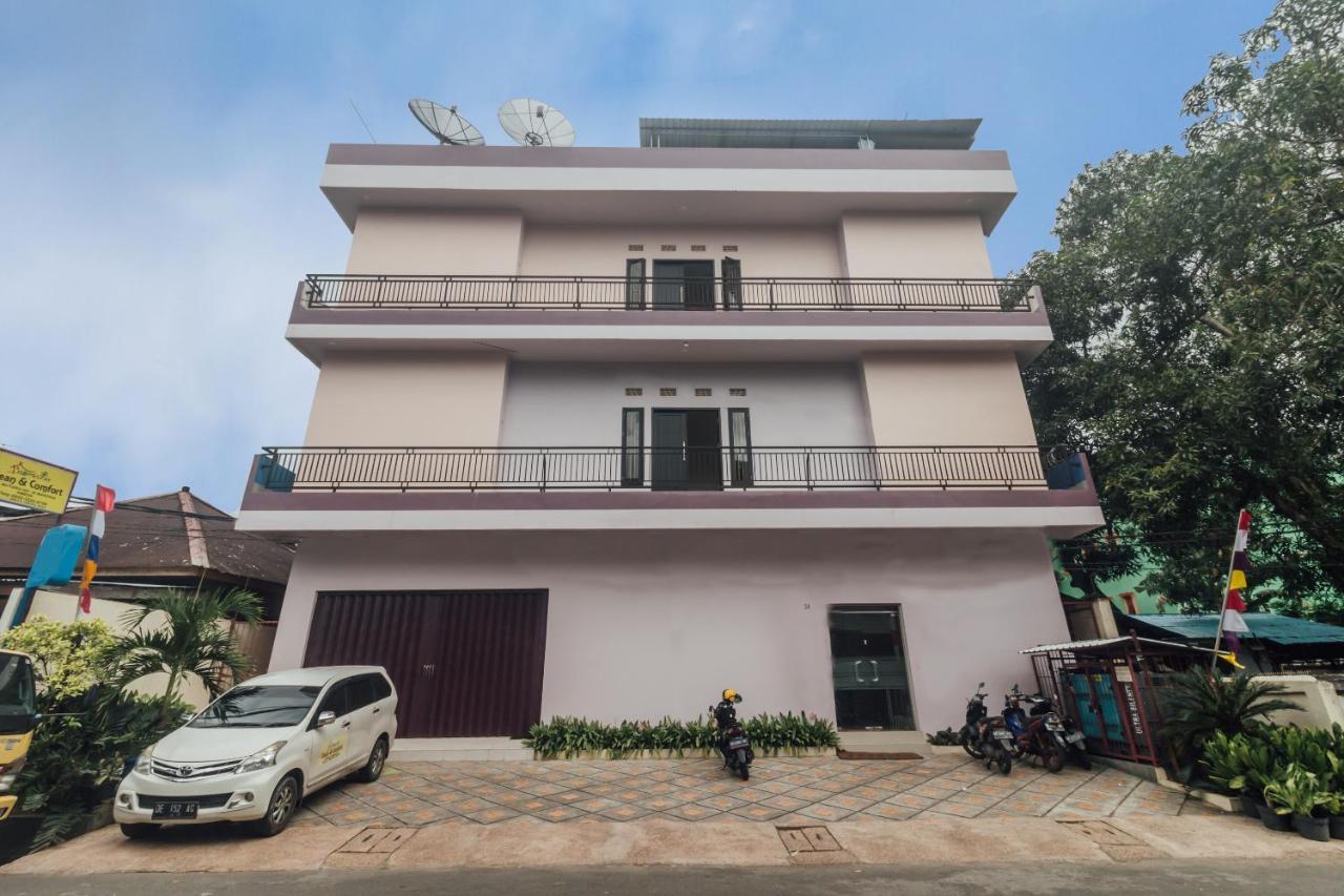 Clean & Comfort Homestay Ambon Exterior photo