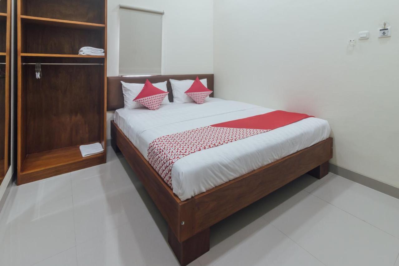 Clean & Comfort Homestay Ambon Exterior photo