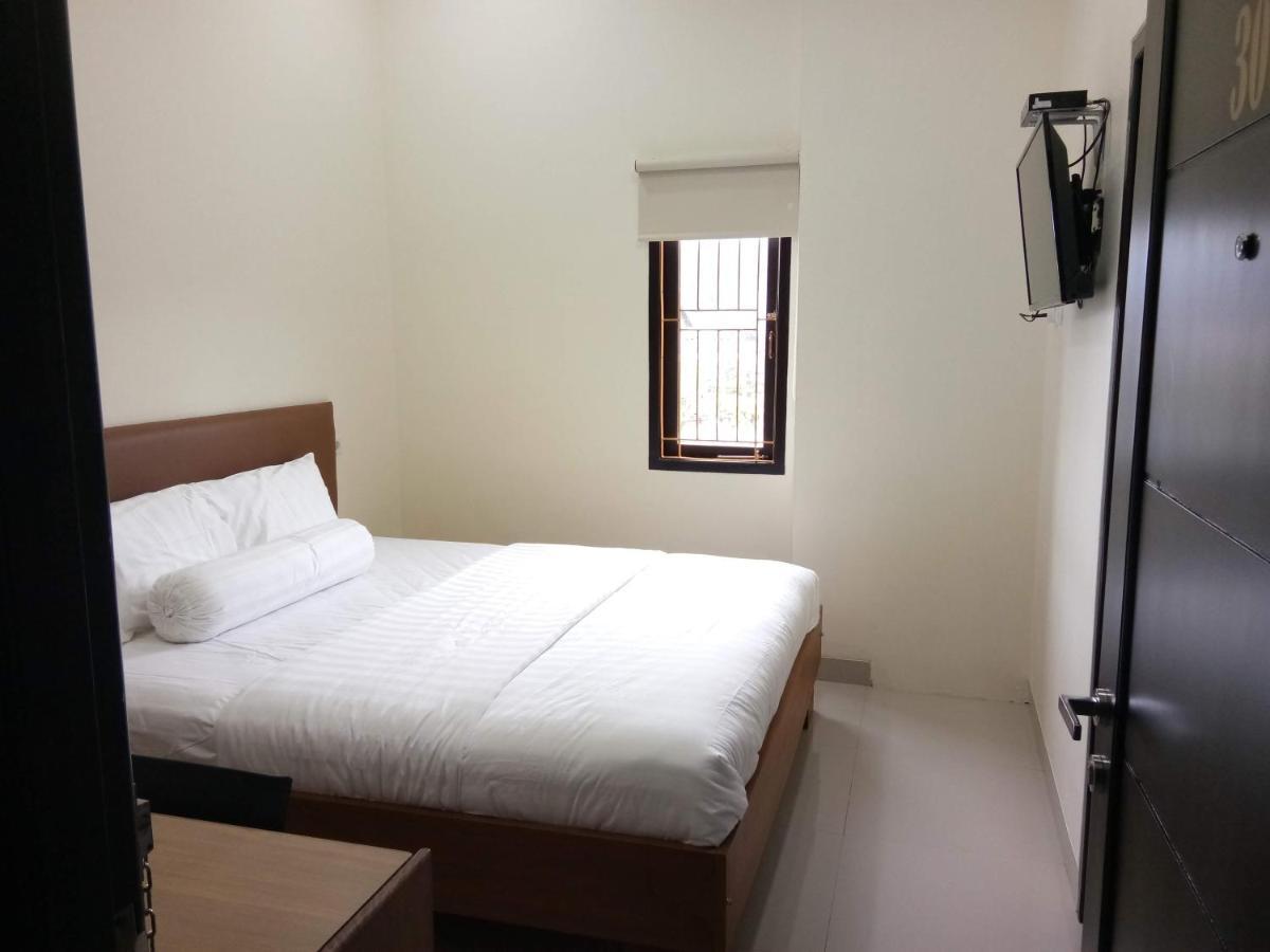 Clean & Comfort Homestay Ambon Exterior photo